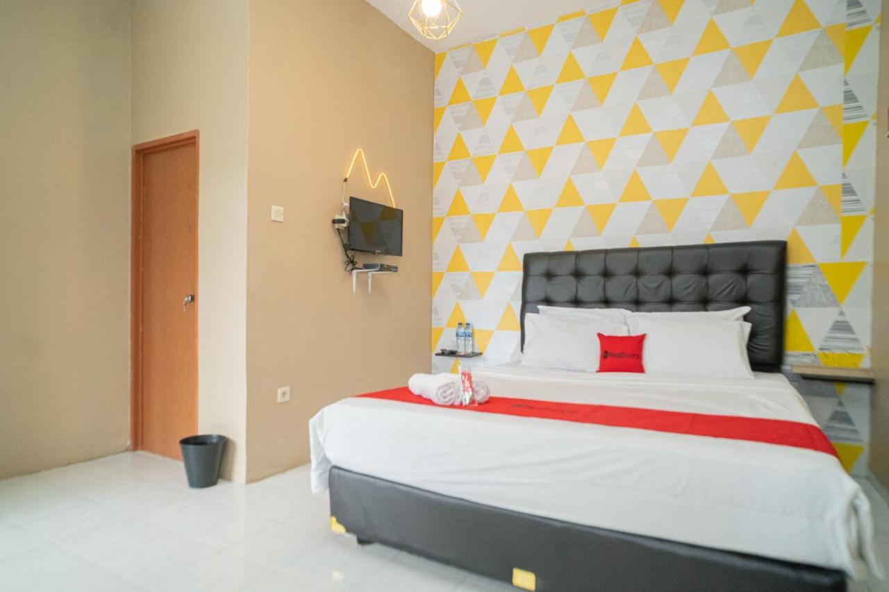 Hotel Reddoorz Near Taman Safari 2 Bogor Exterior foto