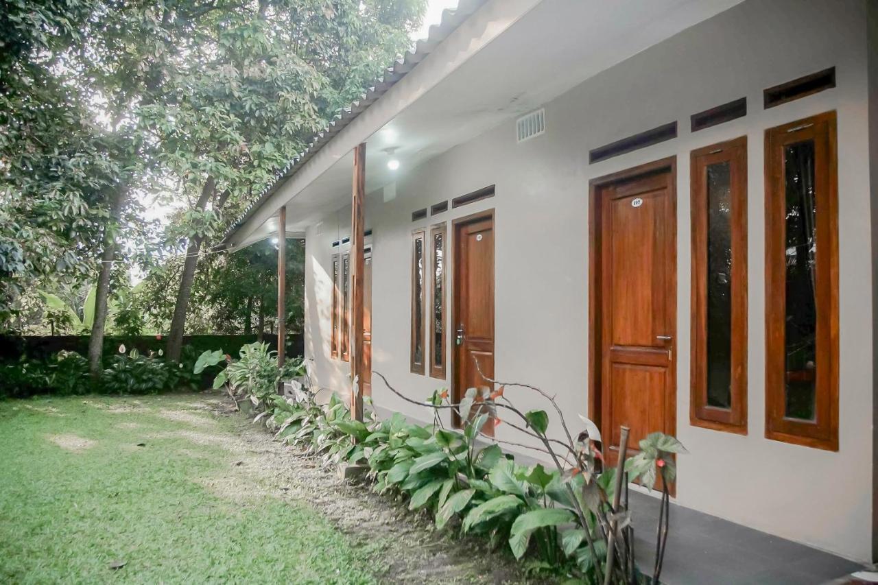Hotel Reddoorz Near Taman Safari 2 Bogor Exterior foto